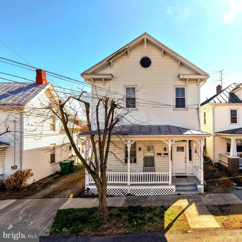10 Deford Avenue N Luray VA 22835