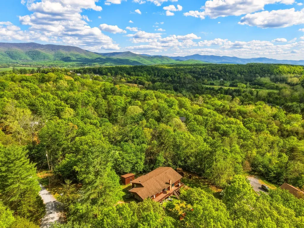 455 Woodside Drive Rileyville VA 22650