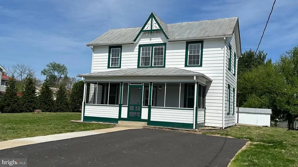 206 2nd Street Shenandoah VA 22849