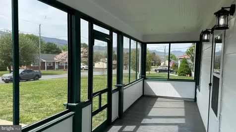 206 2nd Street Shenandoah VA 22849