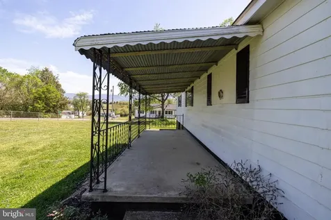 411 Fourth Street Luray VA 22835