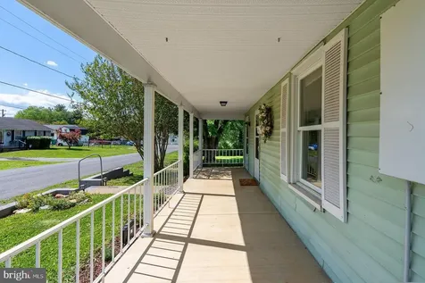 302 Woodland Avenue Luray VA 22835
