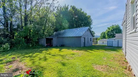 33 Marye Lane N Luray VA 22835