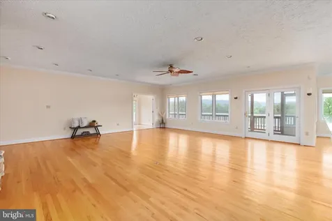 1050 Almond Drive Luray VA 22835