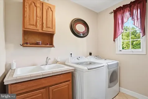 524 Mcdaniel Lane S Shenandoah VA 22849