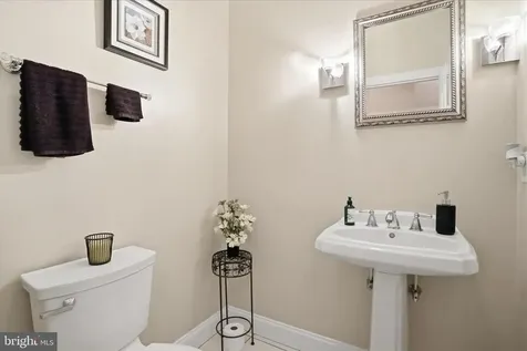 524 Mcdaniel Lane S Shenandoah VA 22849