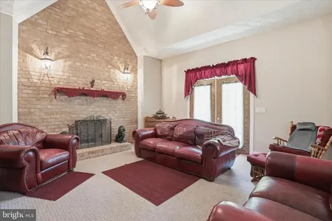 524 Mcdaniel Lane S Shenandoah VA 22849