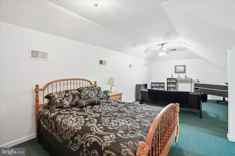 524 Mcdaniel Lane S Shenandoah VA 22849
