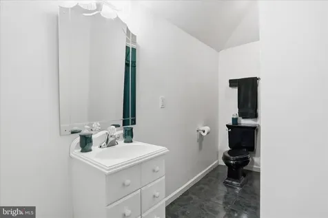 524 Mcdaniel Lane S Shenandoah VA 22849