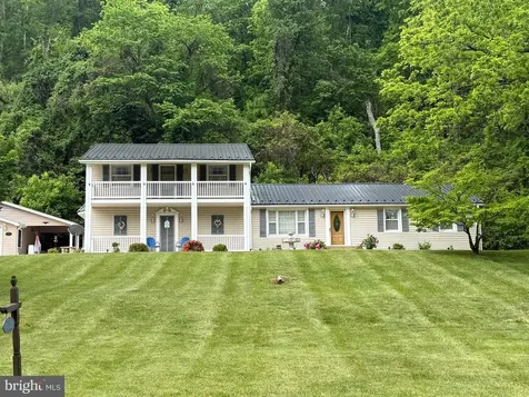 2586 Pine Grove Stanley VA 22851