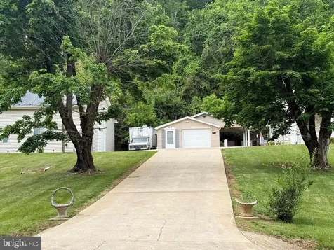 2586 Pine Grove Stanley VA 22851