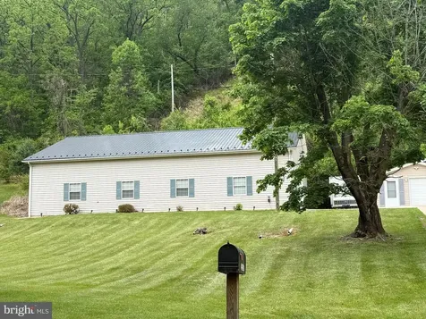 2586 Pine Grove Stanley VA 22851