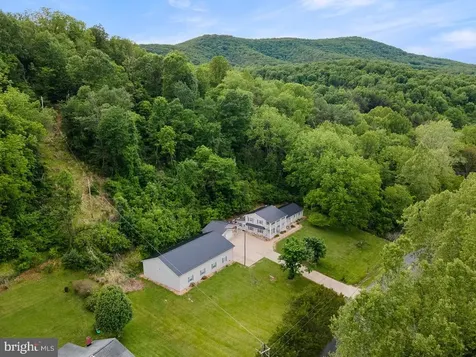 2586 Pine Grove Stanley VA 22851