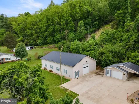 2586 Pine Grove Stanley VA 22851