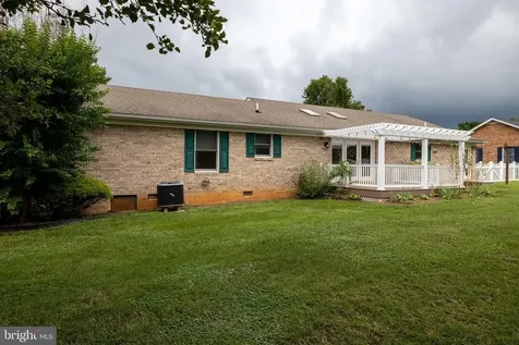18 Meadow Lane Luray VA 22835