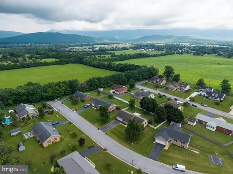 18 Meadow Lane Luray VA 22835