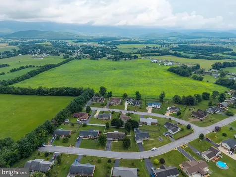 18 Meadow Lane Luray VA 22835