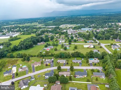 18 Meadow Lane Luray VA 22835