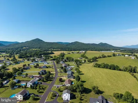 131 Deerfield Estates Drive Stanley VA 22851