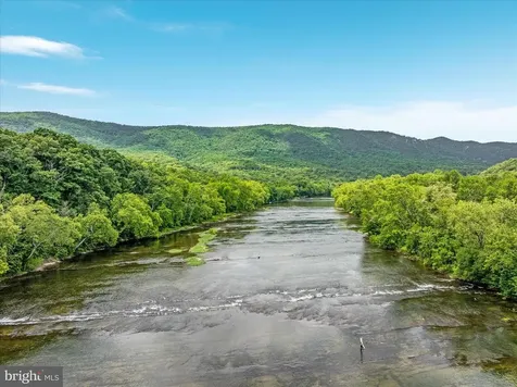 300 Rapids Run Luray VA 22835