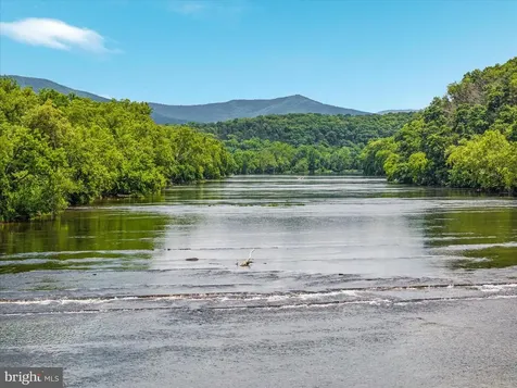 300 Rapids Run Luray VA 22835