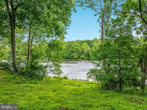 300 Rapids Run Luray VA 22835