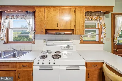 2275 Us Highway 211 W Luray VA 22835