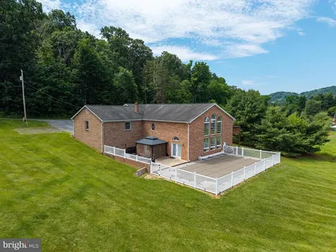 402 Lauck Lane Stanley VA 22851