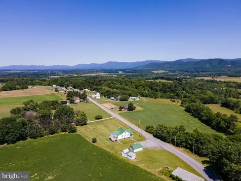 3233 Newport Road Shenandoah VA 22849