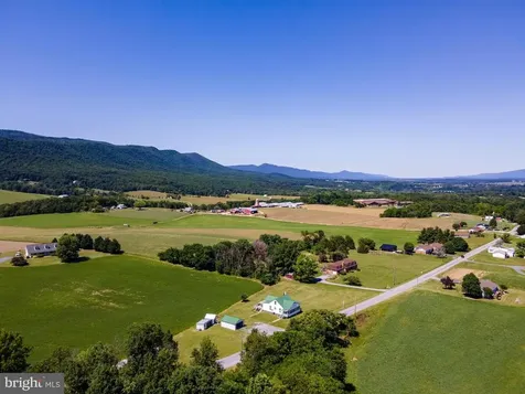 3233 Newport Road Shenandoah VA 22849