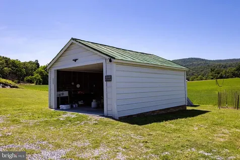3233 Newport Road Shenandoah VA 22849