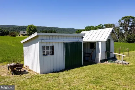3233 Newport Road Shenandoah VA 22849