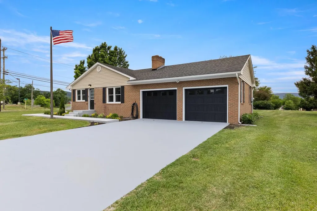 310 Main Street W Stanley VA 22851