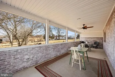 15 Painter Street Luray VA 22835