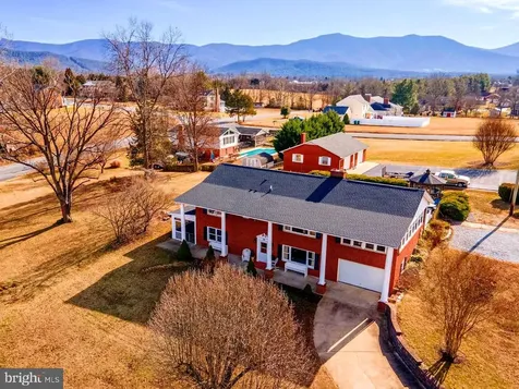 15 Painter Street Luray VA 22835