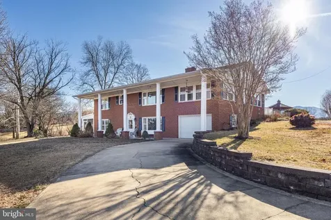 15 Painter Street Luray VA 22835