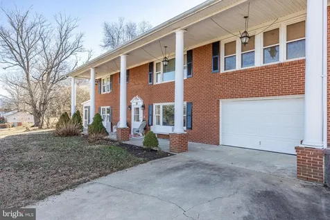15 Painter Street Luray VA 22835