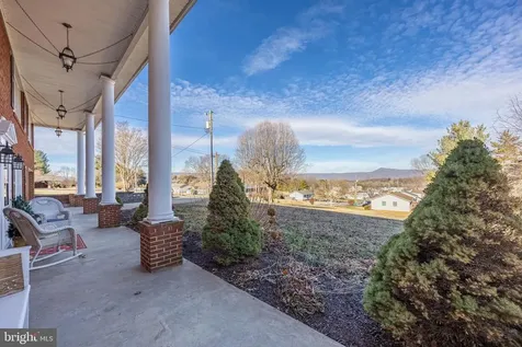 15 Painter Street Luray VA 22835