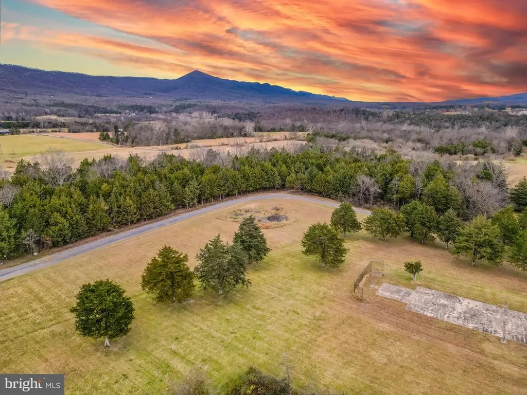 Luray VA, Riverbend Drive