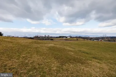Collins Avenue Luray VA 22835