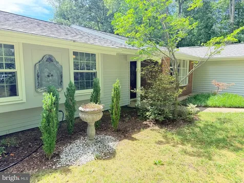8 Pond Circle Fredericksburg VA 22407