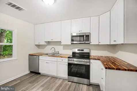 13 Bentley Court Fredericksburg VA 22408