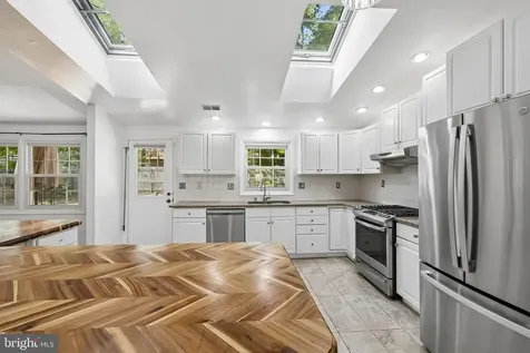 4 Pond Circle Fredericksburg VA 22407