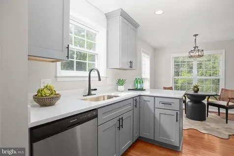424 Laurel Avenue Fredericksburg VA 22408