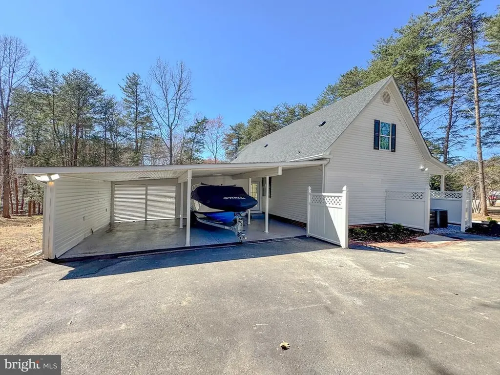 3631 Breaknock Road Bumpass VA 23024