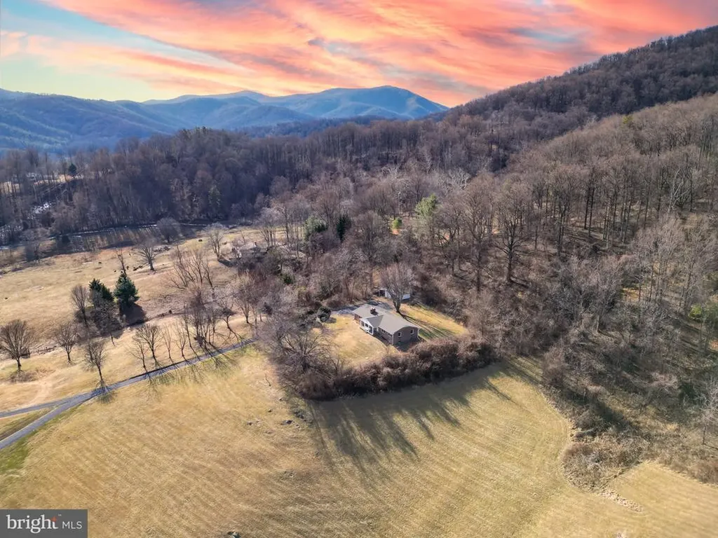 40 Antique Lane Sperryville VA 22740