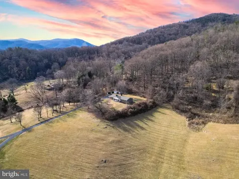 40 Antique Lane Sperryville VA 22740