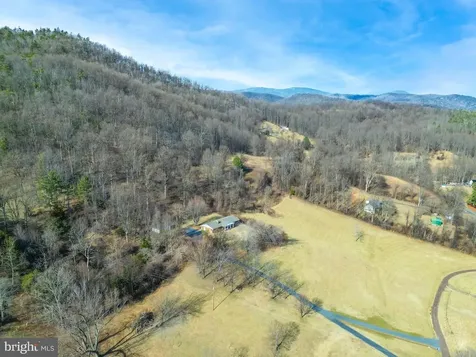 40 Antique Lane Sperryville VA 22740