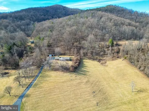 40 Antique Lane Sperryville VA 22740