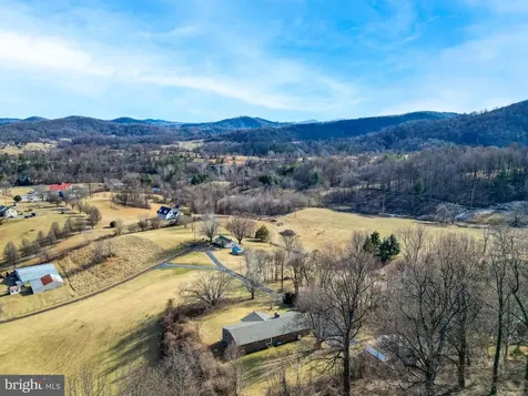 40 Antique Lane Sperryville VA 22740
